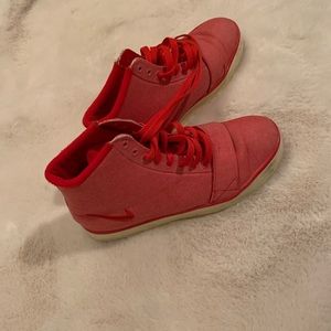 Nike women’s skate sneakers